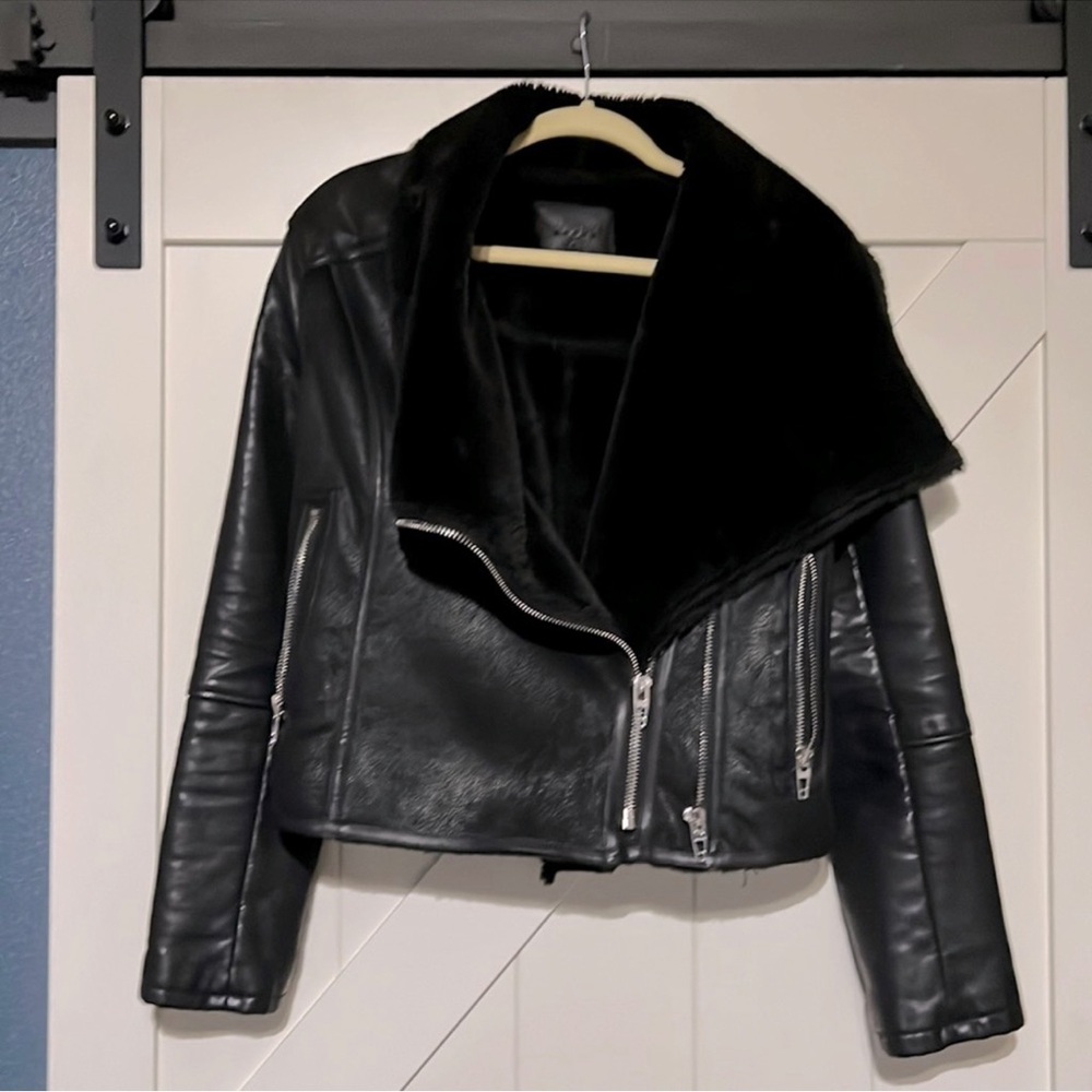BLANKNYC Aviator jacket, black faux fur and leather. Size L